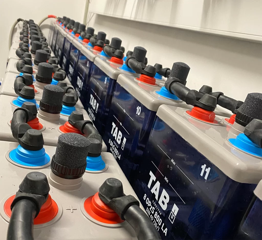 Sourcing electricity from a solar power plant and store it in energy storage.